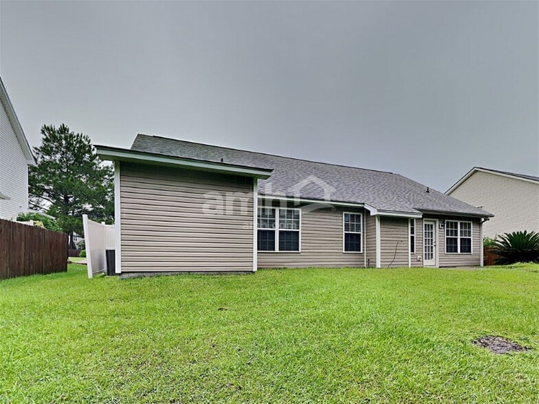 Primary Photo - 323 Carriage Wheel Rd