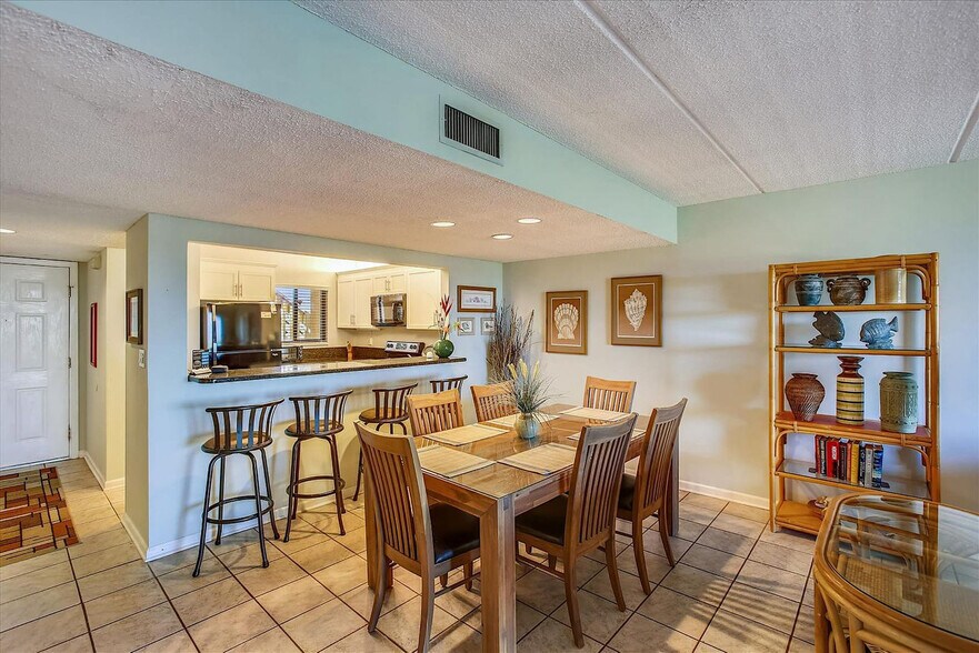 Building Photo - 6100 A1A S
