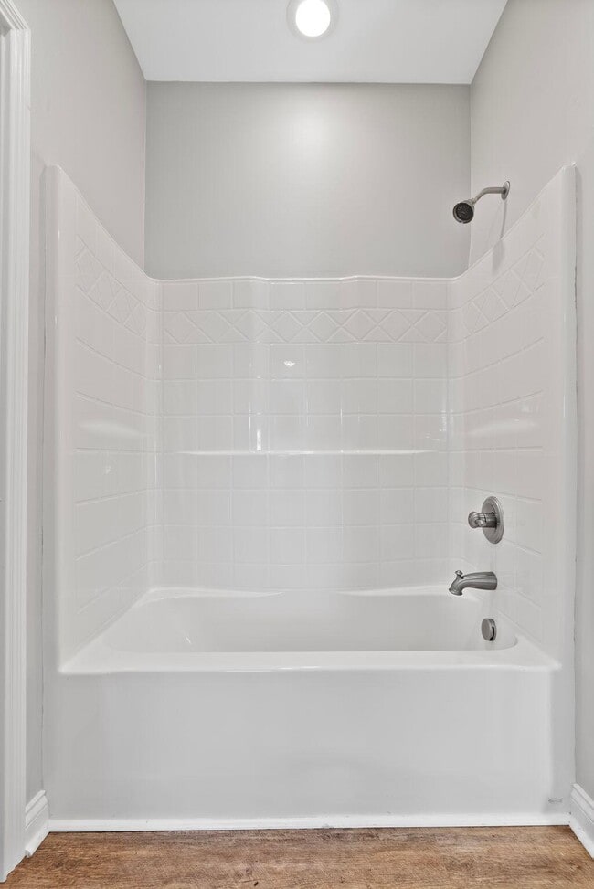 Building Photo - 585 Regency Cir