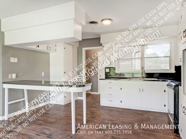Building Photo - 180 Sparrow Way