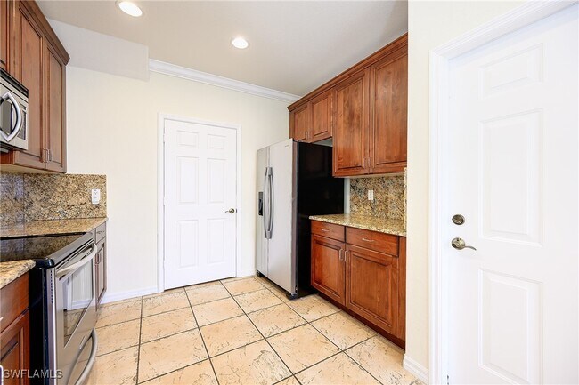 Building Photo - 15056 Summit Pl Cir
