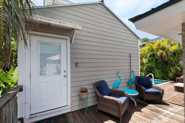 Building Photo - Charming 1BR/1BA with Loft & Pool Access – Fully Furnished!