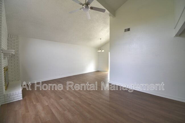 Building Photo - 7114 E 98th St