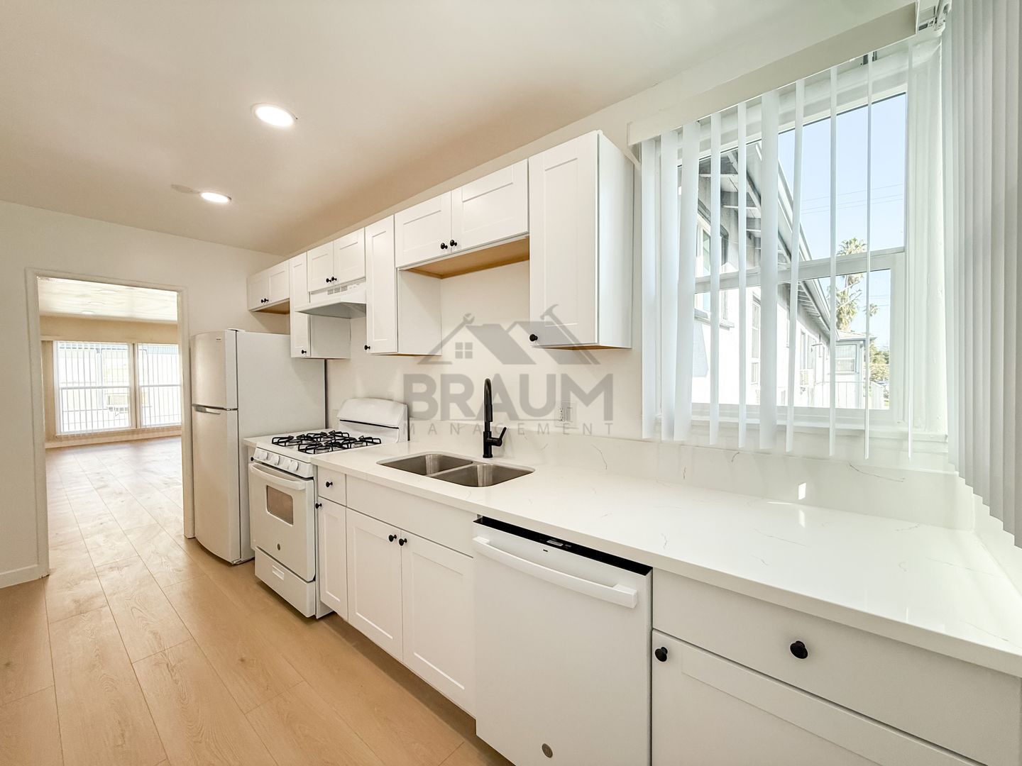 Building Photo - 7333 Woodman Ave