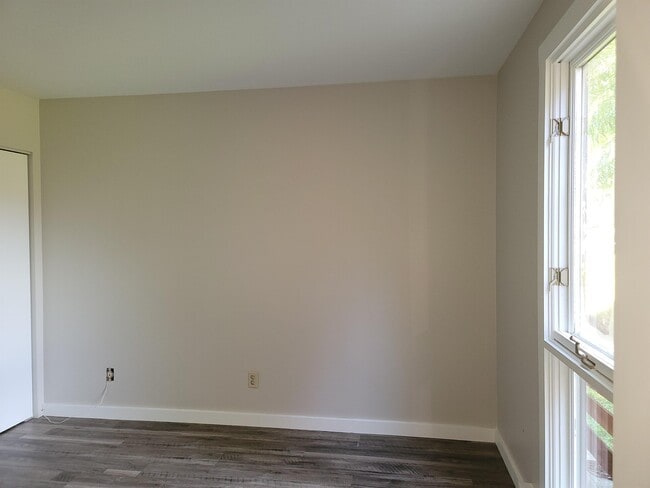 Building Photo - 1040 Smith Ln