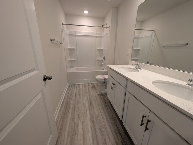 Building Photo - Beautiful New Build Home located in the Cardinal Creek Community!