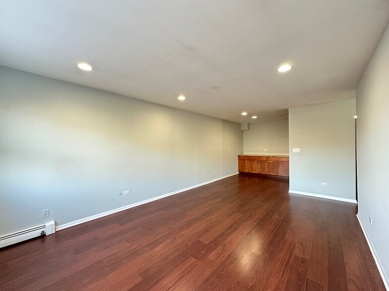 Building Photo - 701 Elm Pl