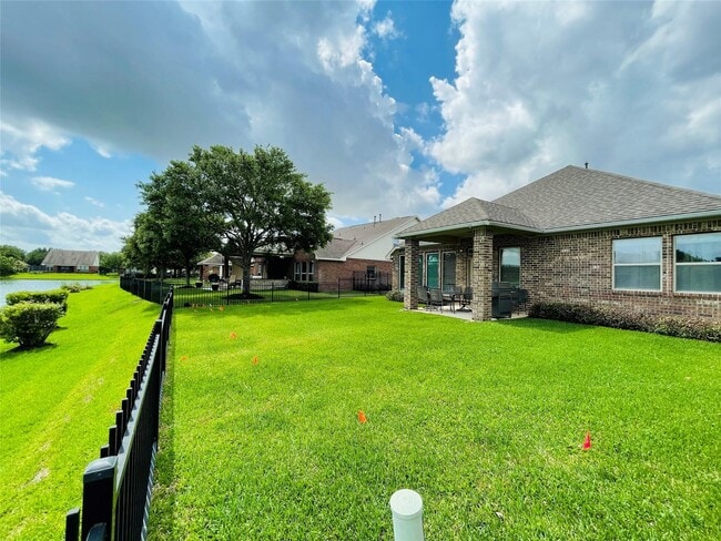 Building Photo - 25915 S Lakefair Dr