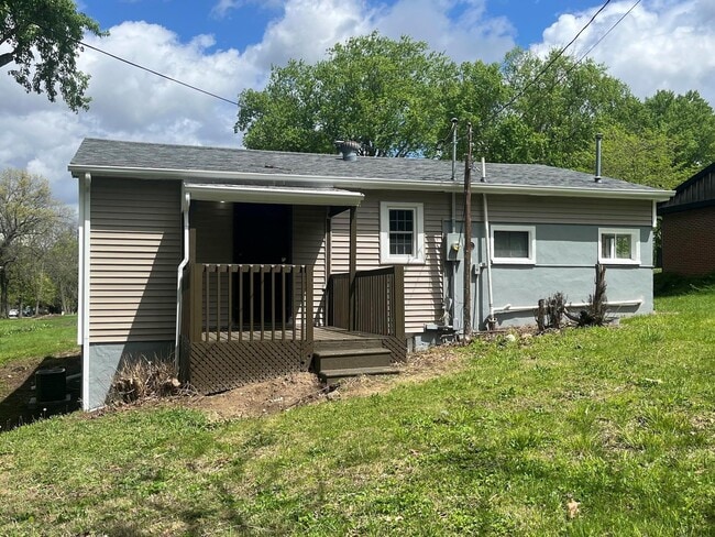 Building Photo - 410 Lakeview-