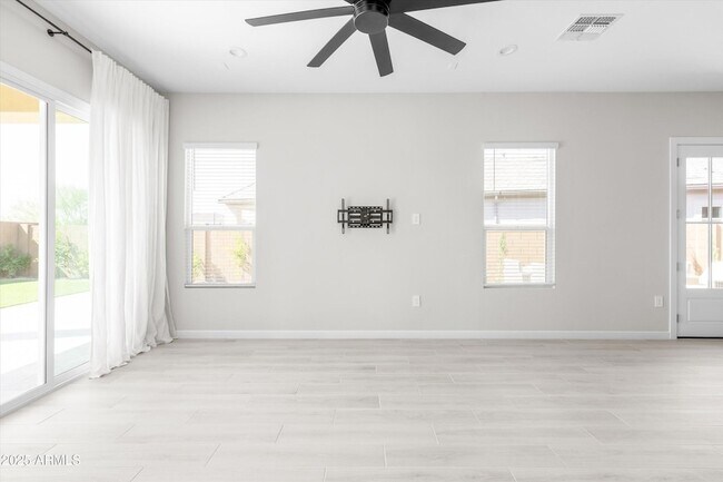 Building Photo - 21425 N 59th St