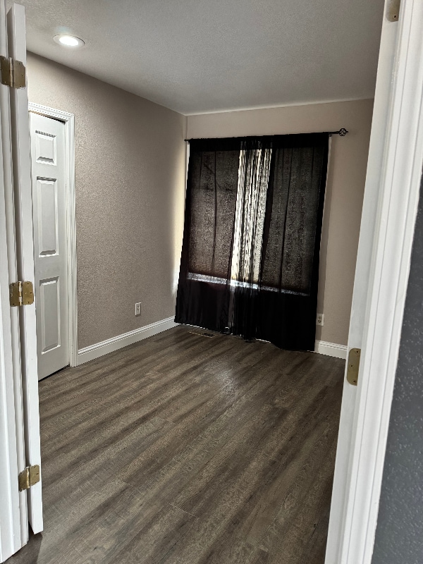 Building Photo - 3372 Bonnivew Dr