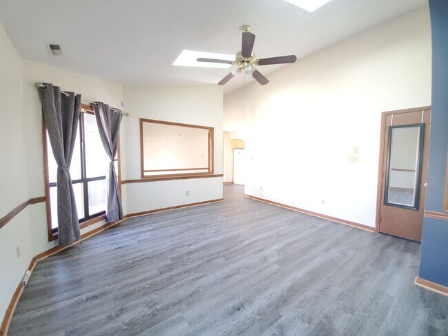 Building Photo - 545 Auburndale Ln