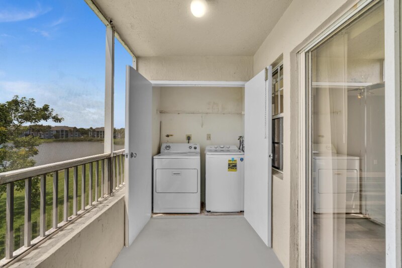 Building Photo - 2850 N Oakland Forest Dr