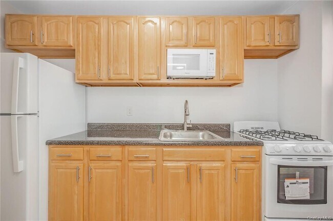 Building Photo - 70 Sherman Ave