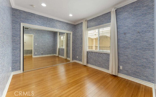 Building Photo - 118 S Clark Dr
