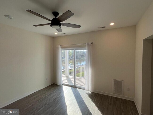 Building Photo - 33707 Skiff Aly