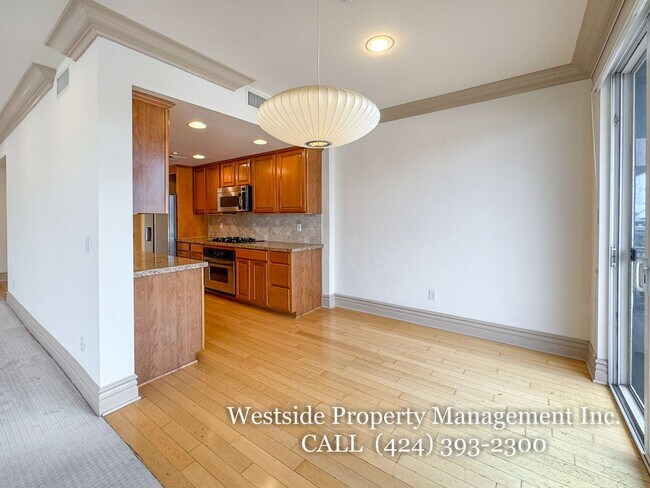 Building Photo - 1337 Wellesley Ave