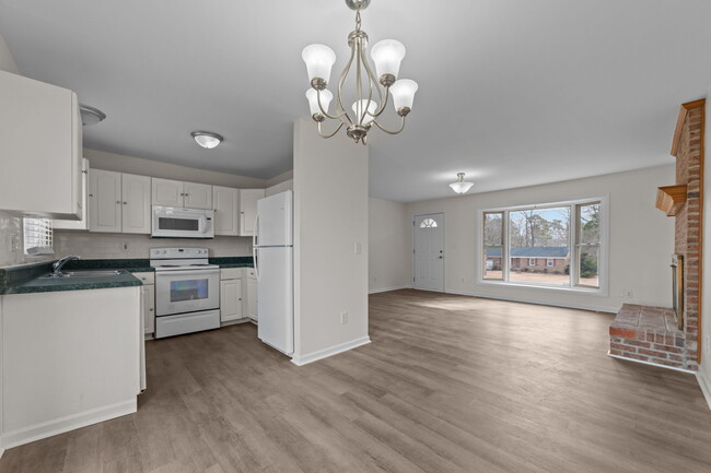 Building Photo - 340 Circle Dr