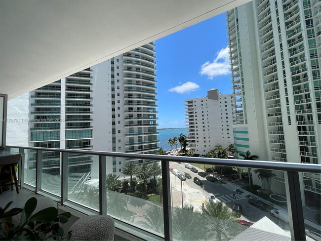 Building Photo - 1300 Brickell Bay Dr