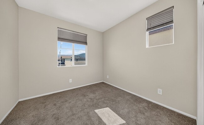 Building Photo - 1037 Yuzu Wy