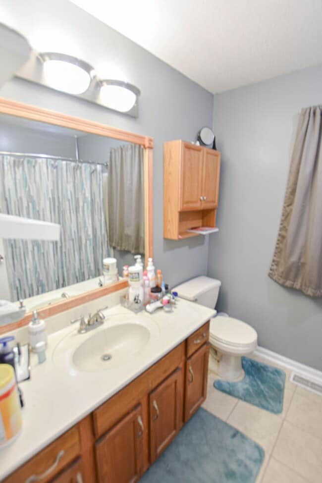 Building Photo - Pet Friendly Three Bedroom with Basement!