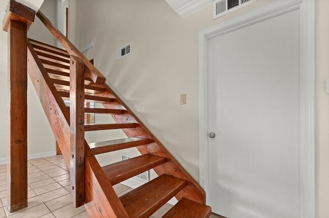 Building Photo - 2662 Brentwood Dr