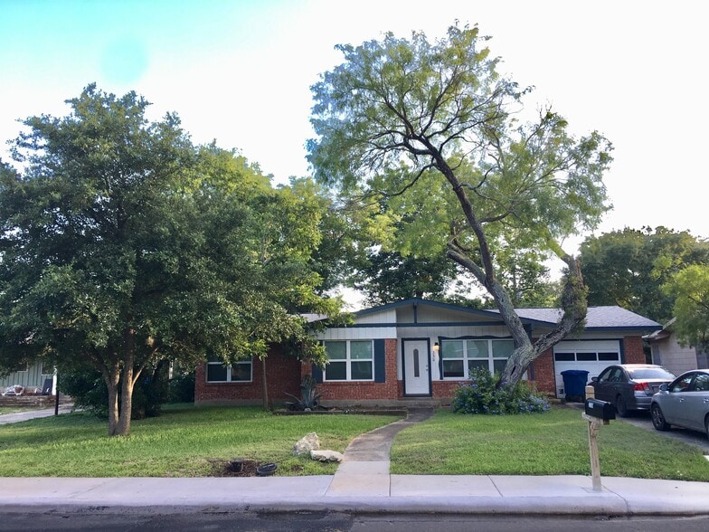Building Photo - 230 Middlebury Dr.