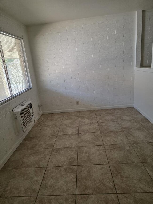 Building Photo - 2013 W Encanto Blvd