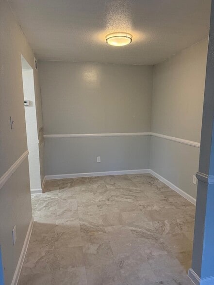 Building Photo - 3150 Cliff Creek Crossing Dr