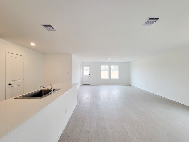 Building Photo - 15675 Plum Brk Dr