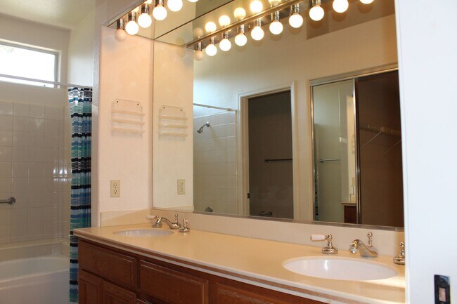 Building Photo - 2bd/2bth Ocean Hills 55+ Single Level home!