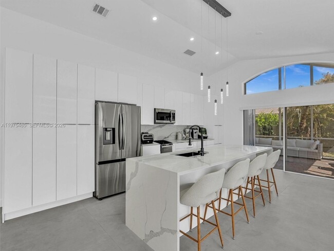 Building Photo - 4962 SW 32nd Way