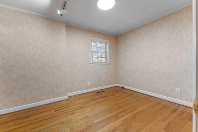 Building Photo - 1055 Inverness Rd