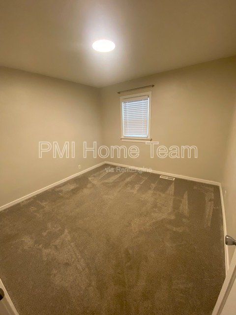 Building Photo - 330 E 100 N