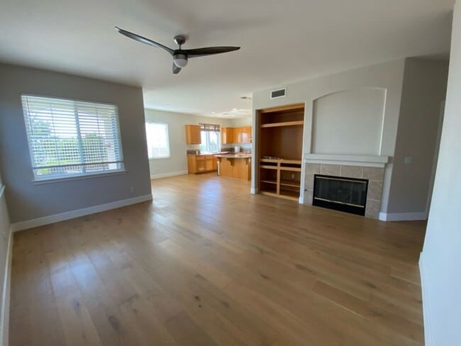 Building Photo - Great 5 Bd/3Bth in the San Marcos Santa Fe...
