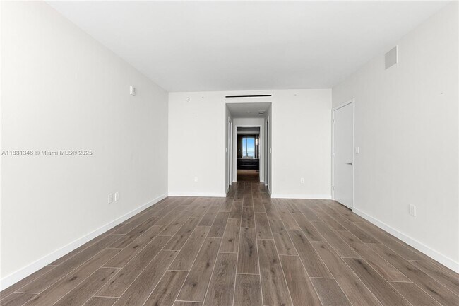 Building Photo - 1116 N Ocean Blvd