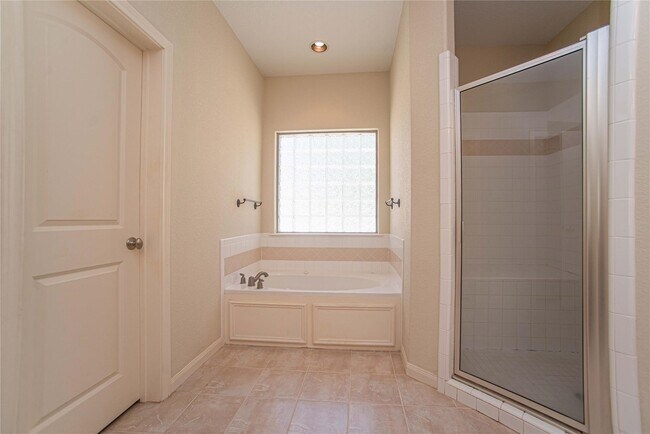 Building Photo - 93 Wick Willow Dr