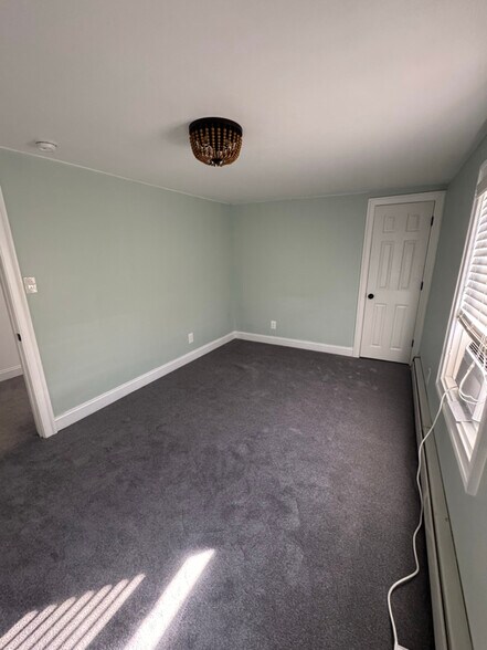 Building Photo - 548 Elm Ave