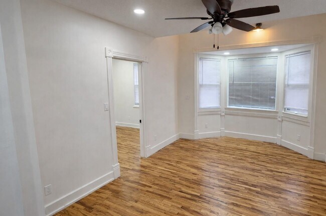 Building Photo - 402 4th St S