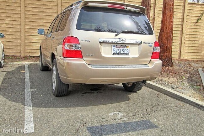 Building Photo - 2601 Cortez Dr