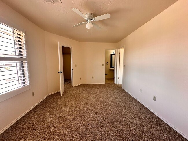 Building Photo - Spacious 4 Bed in Deer Creek