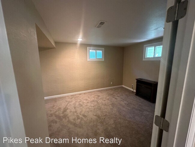 Building Photo - 5 br, 2 bath House - 4234 Morley Drive
