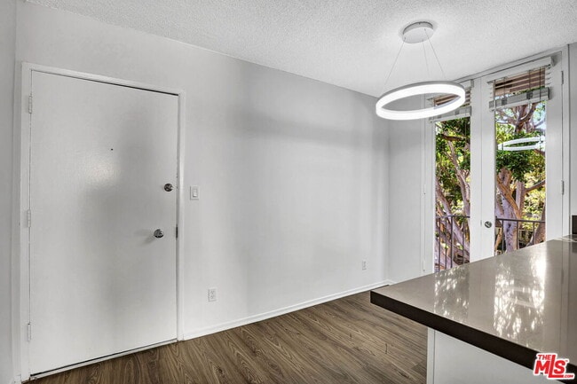 Building Photo - 831 2nd St