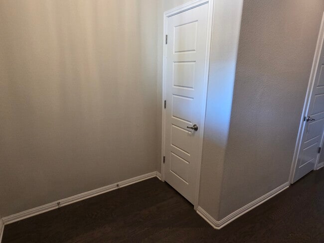 Building Photo - 2304 S Lakeline Blvd