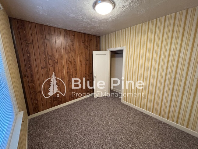 Building Photo - 157 E Elva St