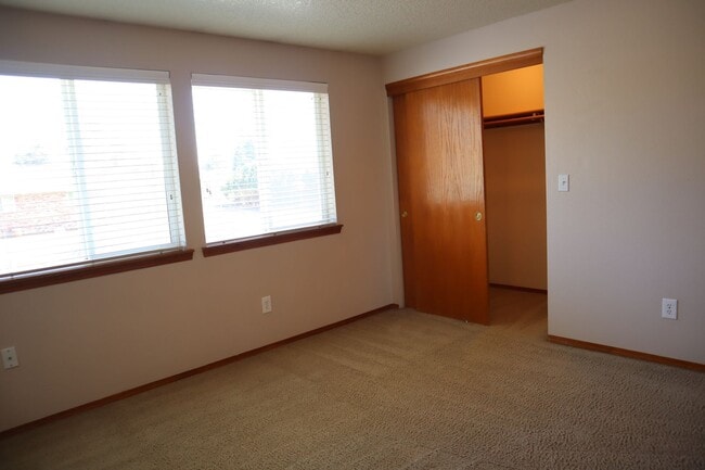 Building Photo - 610 E Elm Ave