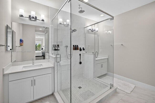 Building Photo - 1402 SW 4th Ave