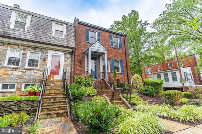 Building Photo - 3 E Linden St