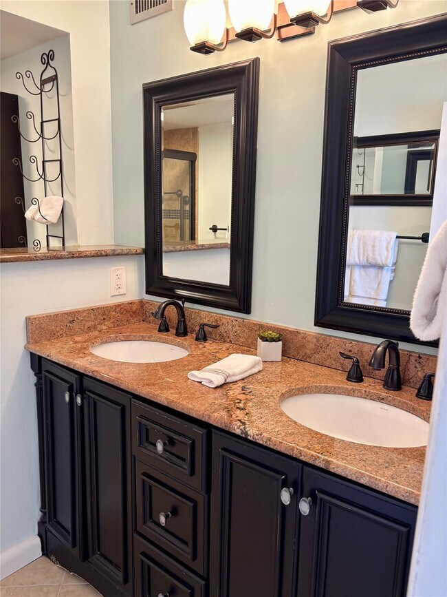 Building Photo - 9940 S Ocean Dr