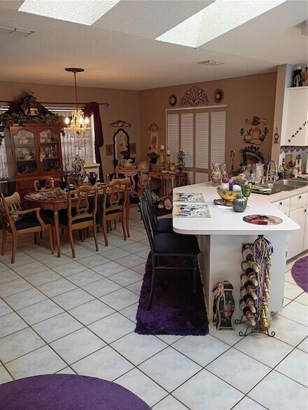 Building Photo - 564 W Central Ave